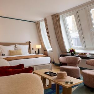 Suite Bottle of Champagne Spa & Fitness Access